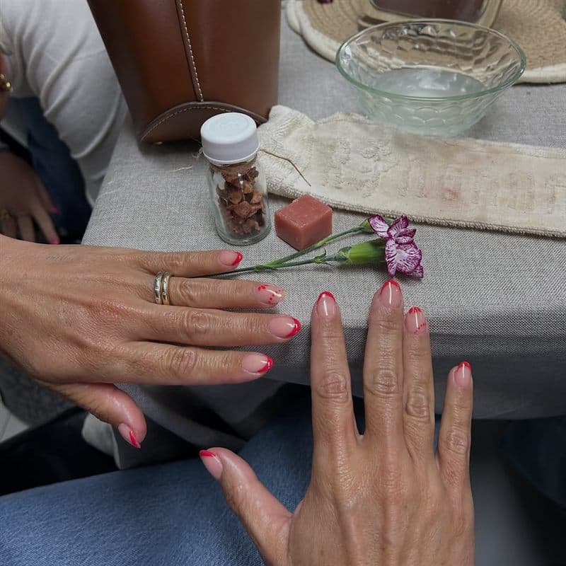Manicuras en Ribeira, Yazmin Reyes