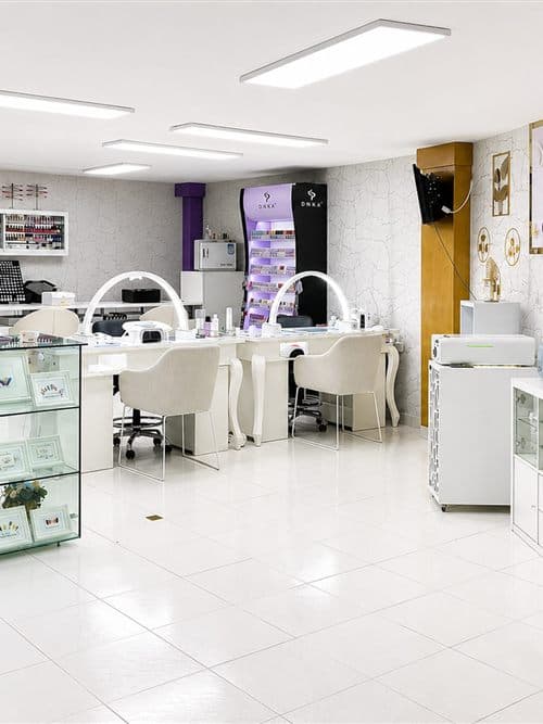 Yazmin Reyes, centro de uñas en Ribeira